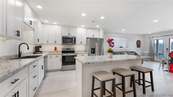 $749,900 | 224 Park Pl Drive, Kaiser, MO 65047