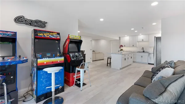 $749,900 | 224 Park Pl Drive, Kaiser, MO 65047