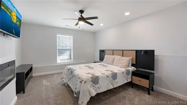 $749,900 | 224 Park Pl Drive, Kaiser, MO 65047