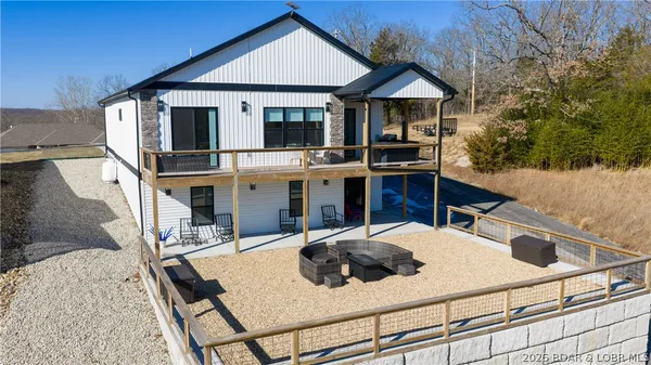 $749,900 | 224 Park Pl Drive, Kaiser, MO 65047