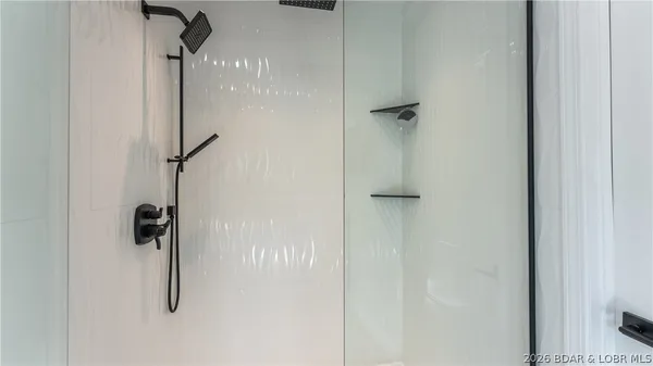 $749,900 | 224 Park Pl Drive, Kaiser, MO 65047