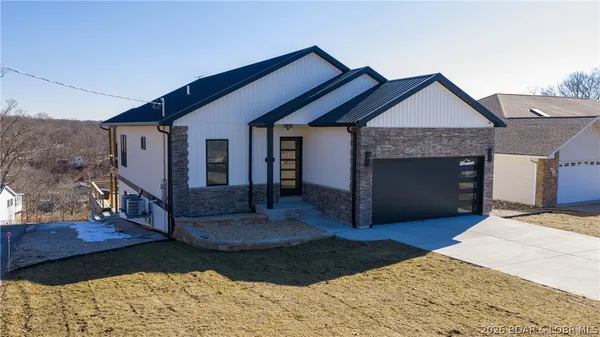 $749,900 | 224 Park Pl Drive, Kaiser, MO 65047