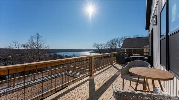 $749,900 | 224 Park Pl Drive, Kaiser, MO 65047