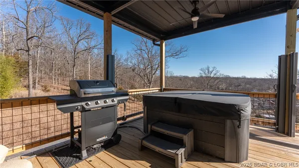 $749,900 | 224 Park Pl Drive, Kaiser, MO 65047