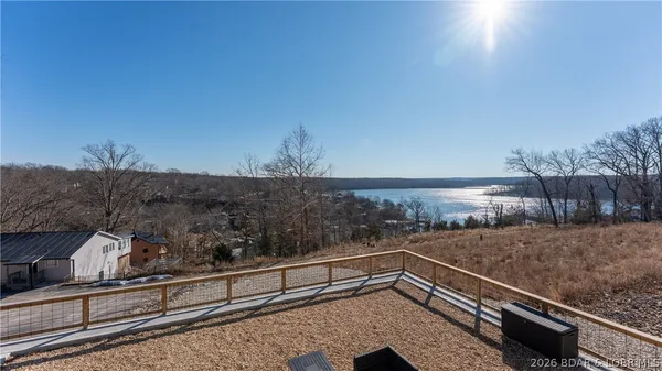 $749,900 | 224 Park Pl Drive, Kaiser, MO 65047