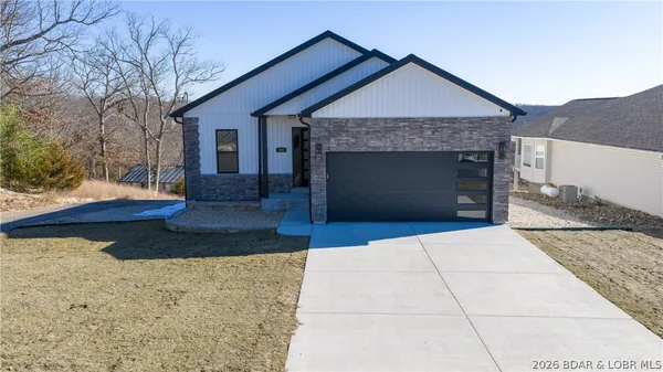 $749,900 | 224 Park Pl Drive, Kaiser, MO 65047