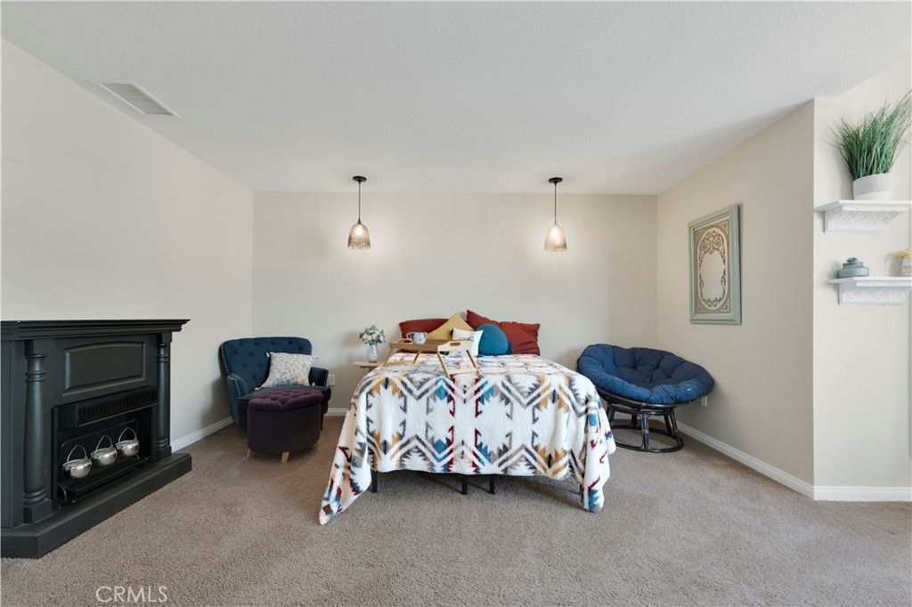 3039 Country Lane Simi Valley, CA 93063 - Photo 20 of 32 large upstairs bedroom that could function as a second primary suite