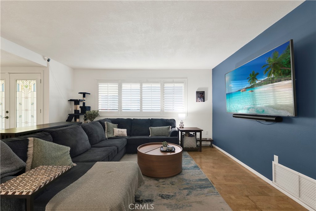 3039 Country Lane Simi Valley, CA 93063 - Photo 3 of 32