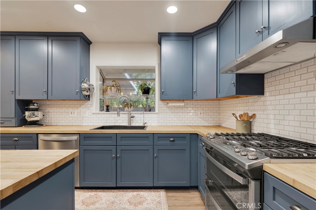 3039 Country Lane Simi Valley, CA 93063 - Photo 7 of 32