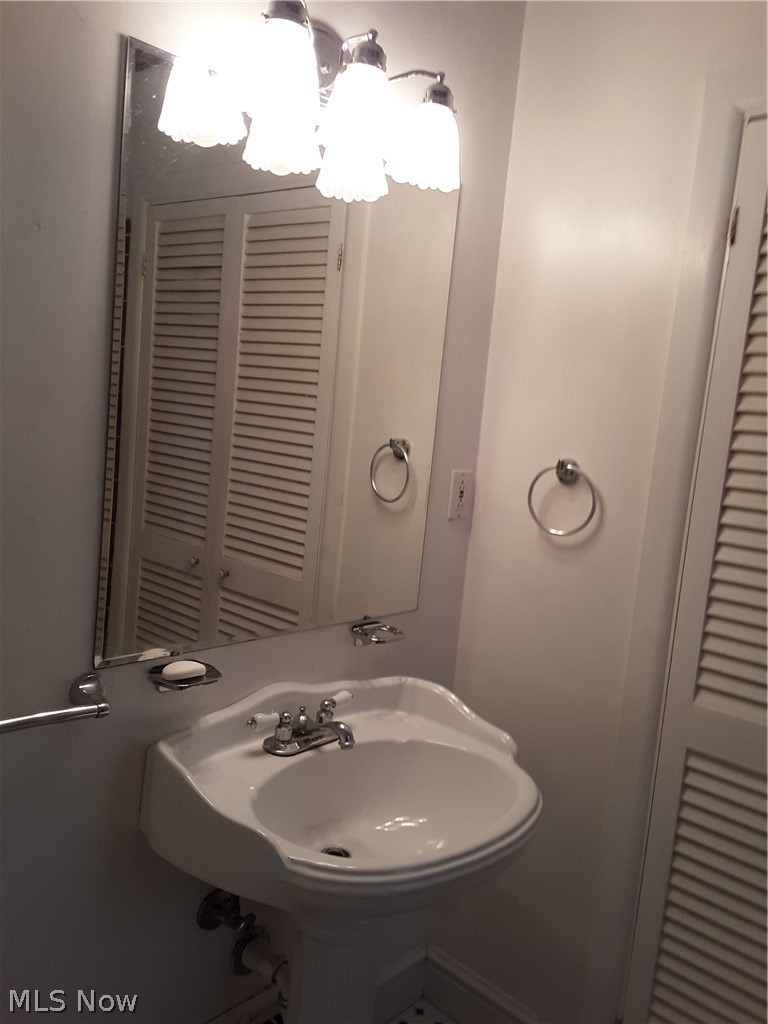 4313 Prasse Road South Euclid, OH 44121 - Photo 15 of 29 Bathroom