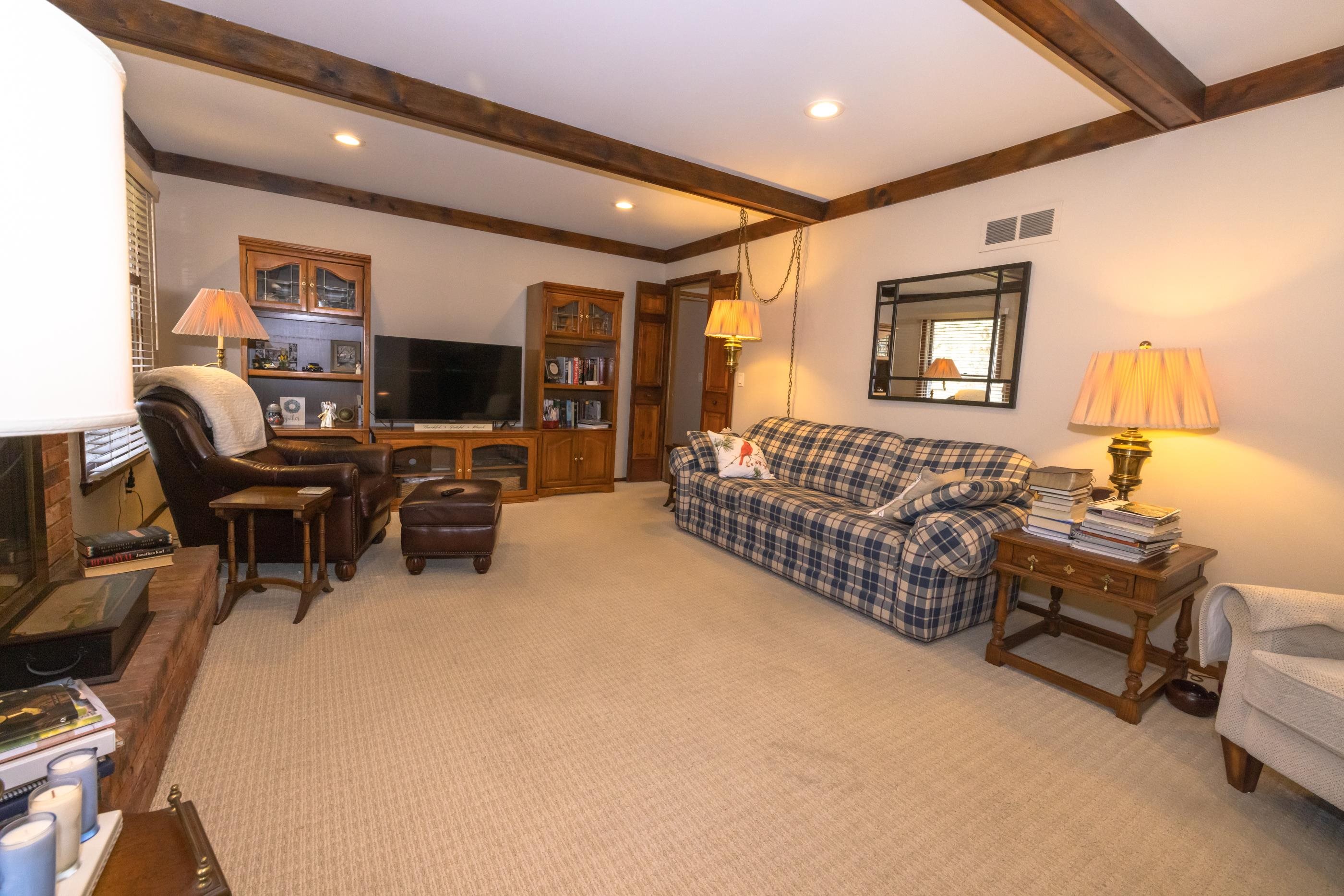 1284 Springborrow Drive Flint, MI 48532 - Photo 21 of 54 50104429-20.JPG