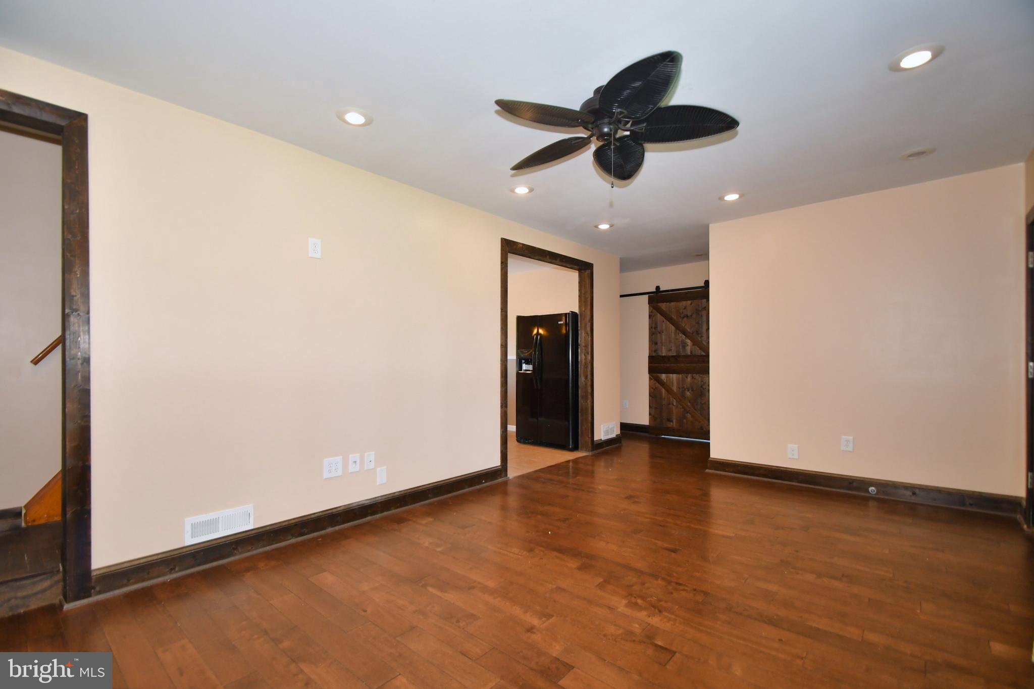 335 Stillwater Road Baltimore, MD 21221 - Photo 16 of 42 Living Room