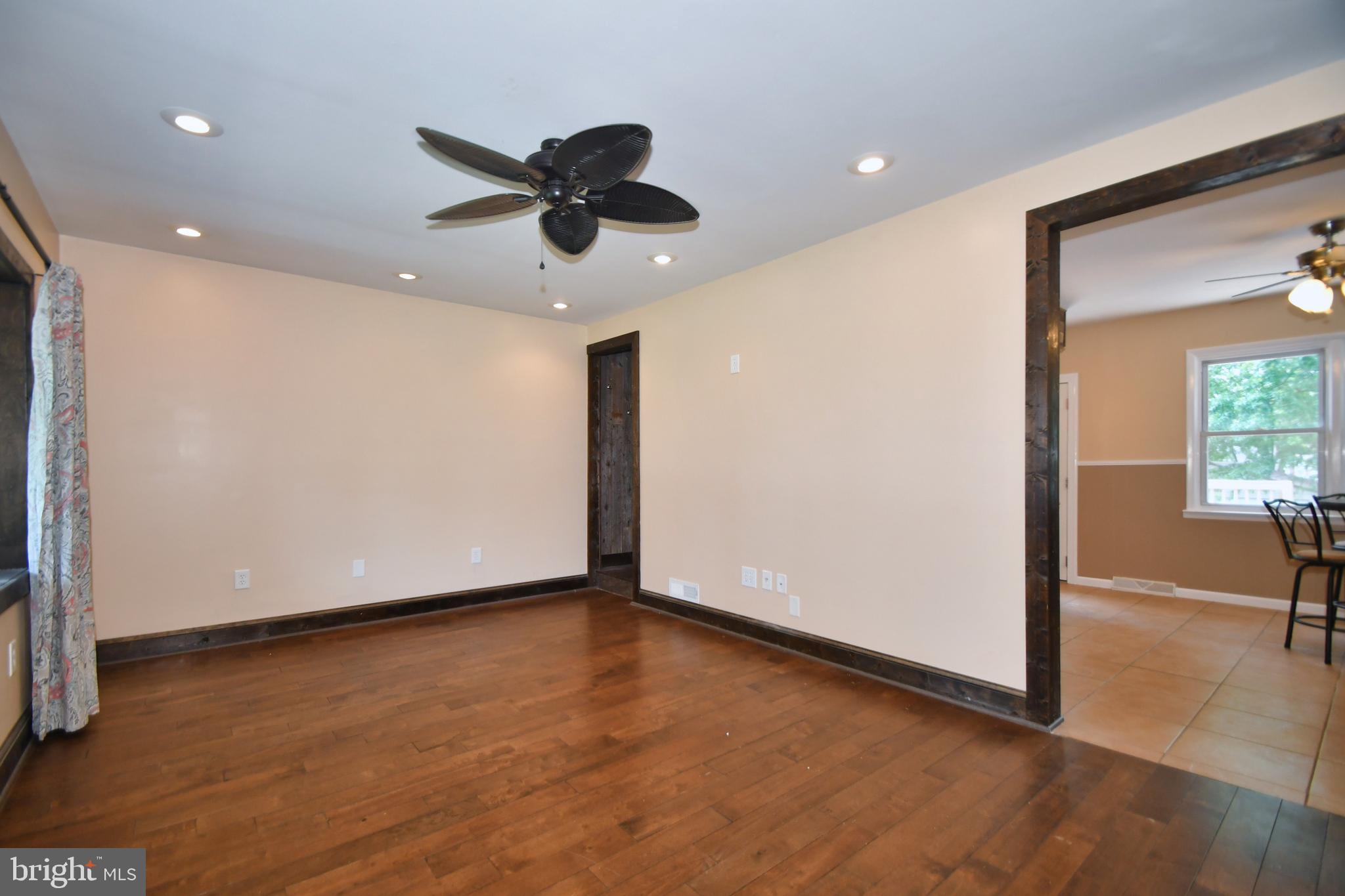 335 Stillwater Road Baltimore, MD 21221 - Photo 17 of 42 Living Room