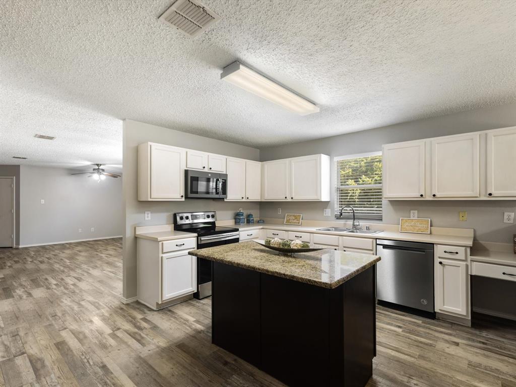 8212 Canoe Ridge Lane Denton, TX 76210 - Photo 8 of 40