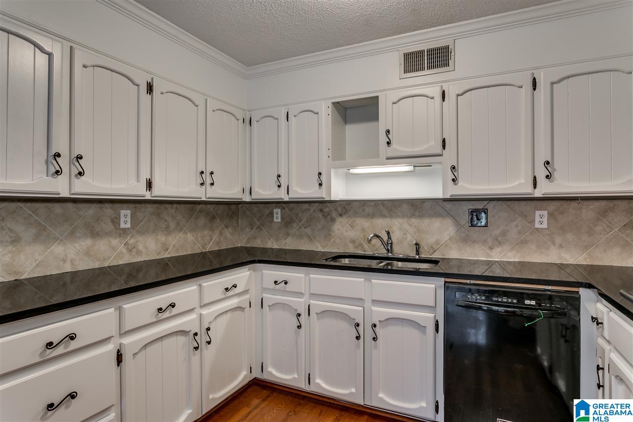 2423 Ridge Crest Lane Birmingham, AL 35243 - Photo 14 of 47