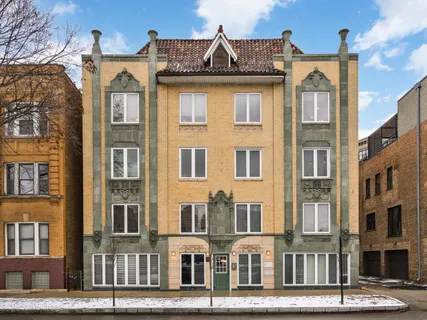 $325,000 | 1636 West Melrose Street, Unit 405, Chicago, IL 60657