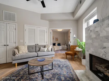 $325,000 | 1636 West Melrose Street, Unit 405, Chicago, IL 60657