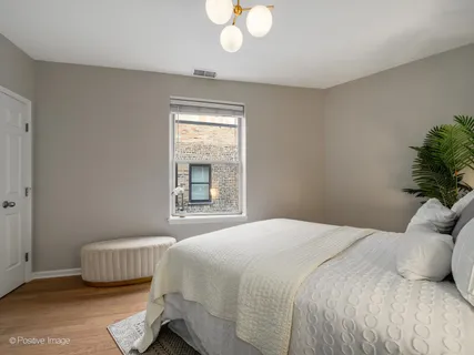 $325,000 | 1636 West Melrose Street, Unit 405, Chicago, IL 60657