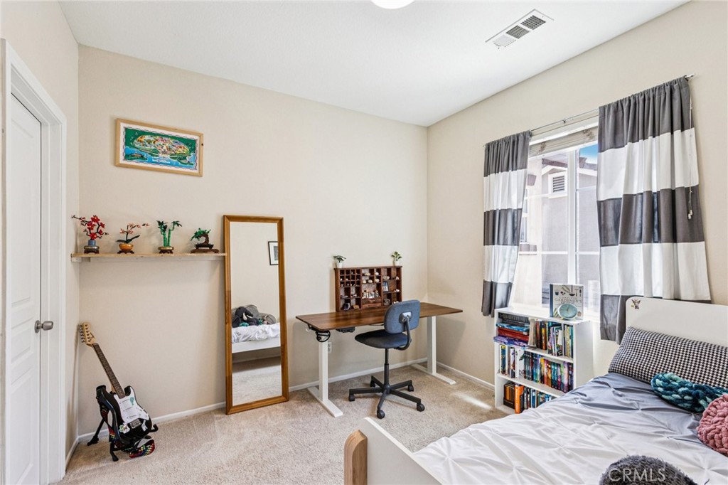 27436 Riverside Lane Valencia, CA 91354 - Photo 24 of 31 3rd Bedroom