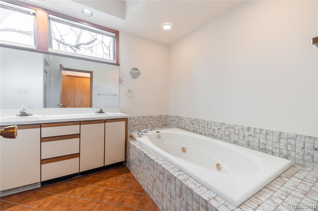 27981 Elba Road Grosse Ile, MI 48138 - Photo 33 of 56 Gallery Image 33