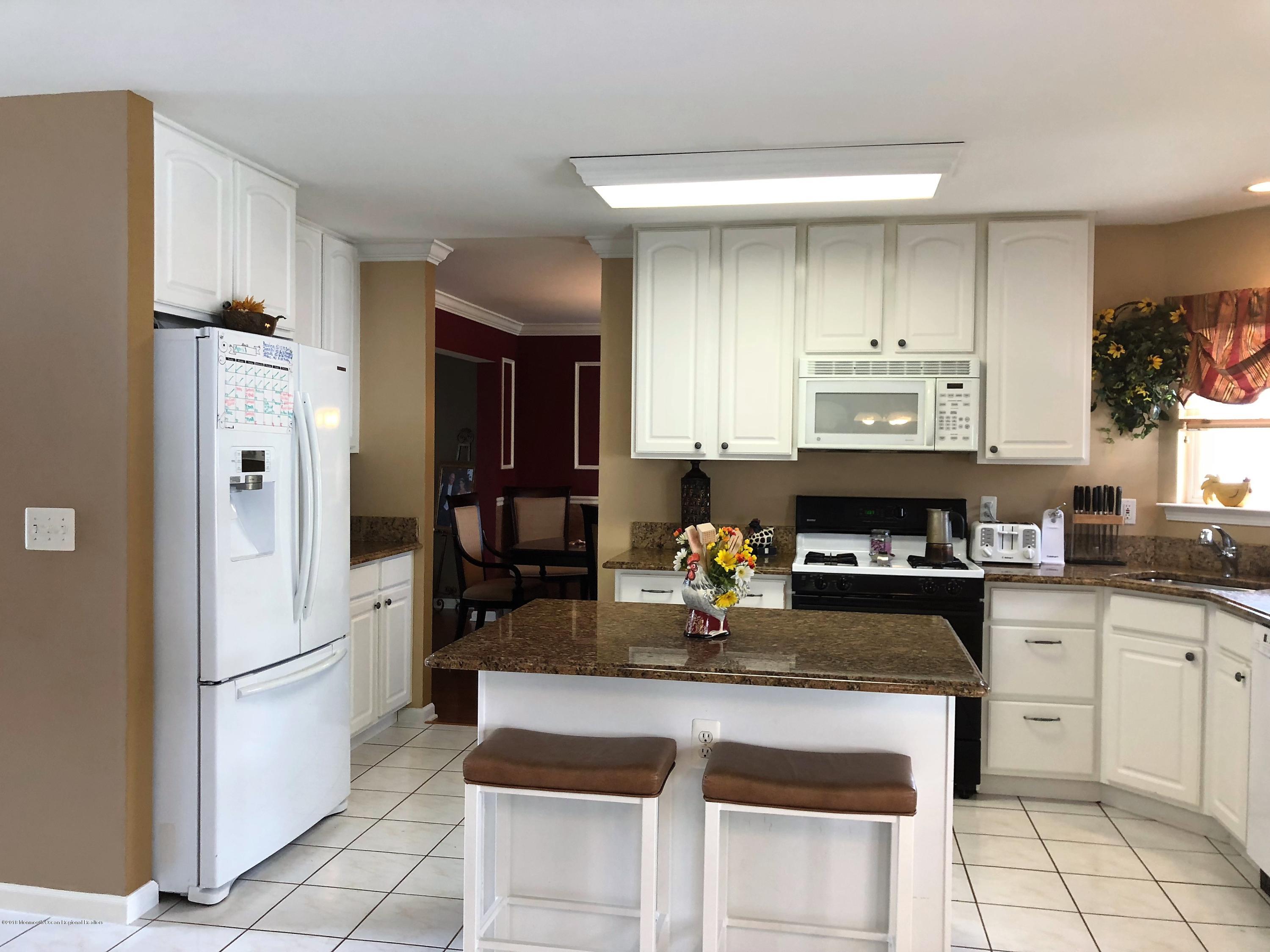 176 Barracuda Road Manahawkin, NJ 08050 - Photo 6 of 36 6 Kit2