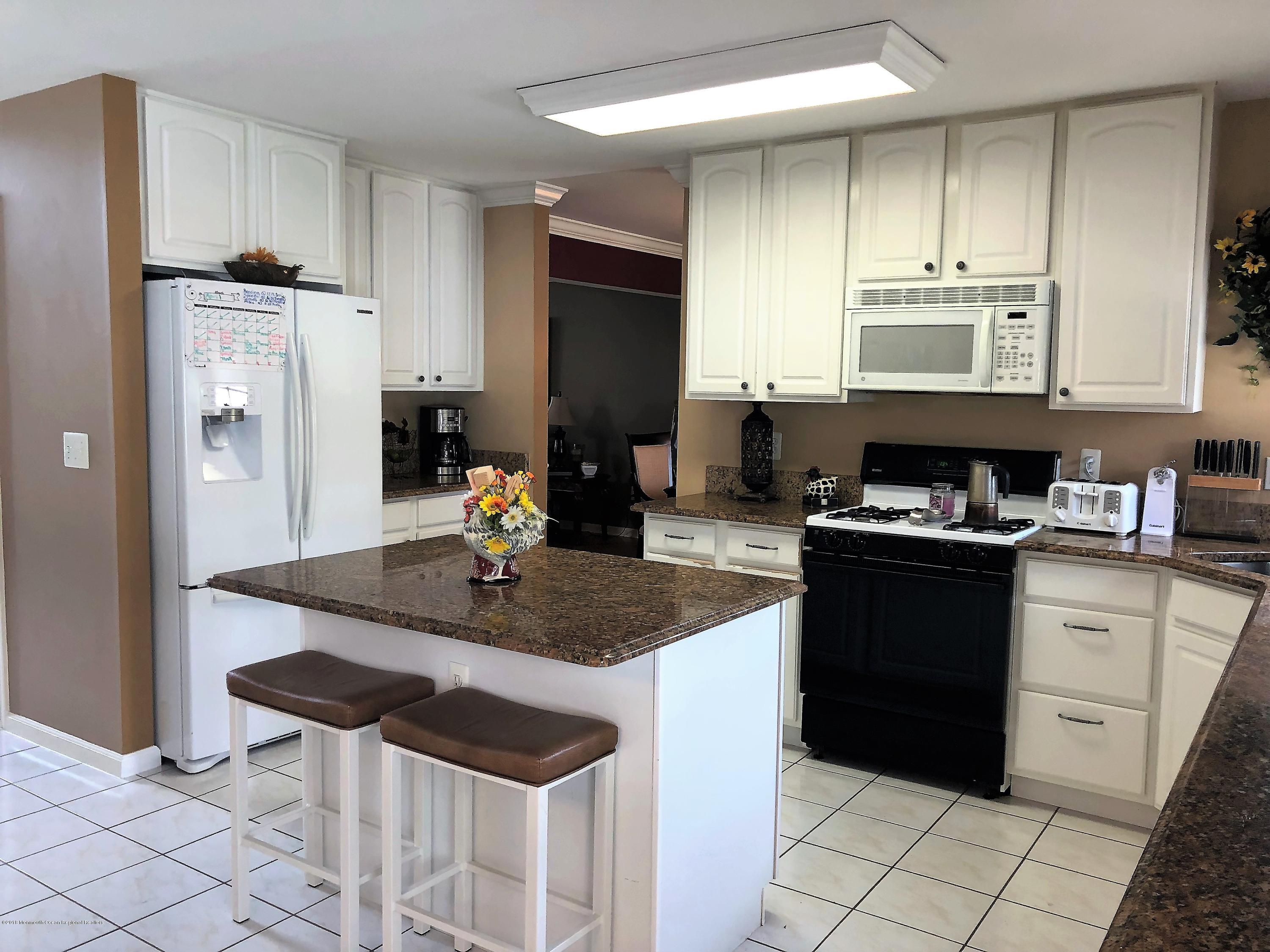 176 Barracuda Road Manahawkin, NJ 08050 - Photo 8 of 36 8 Kit1