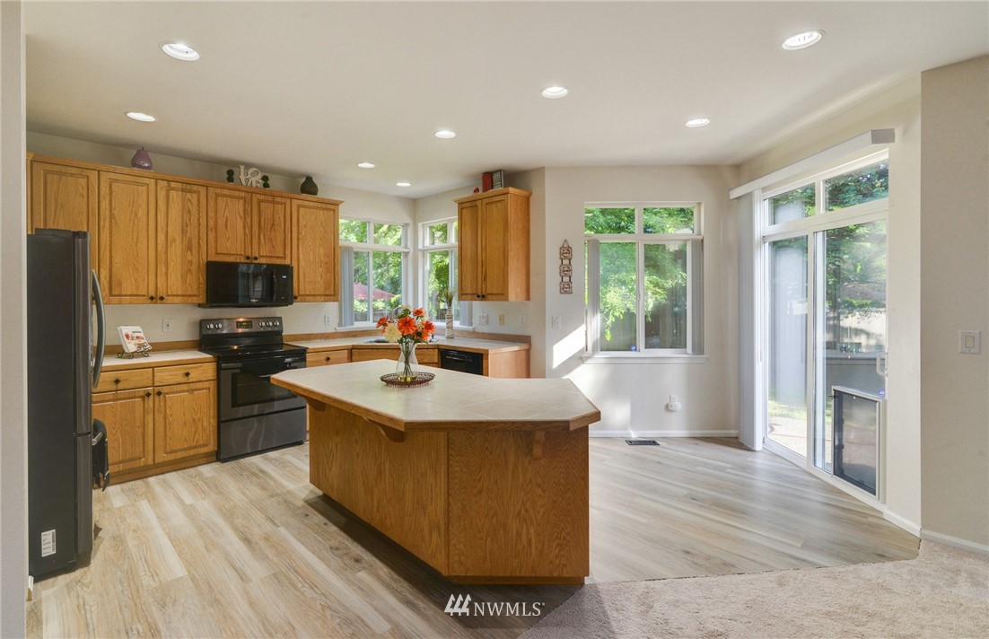 3322 175th Street Southeast Bothell, WA 98012 - Photo 9 of 37
