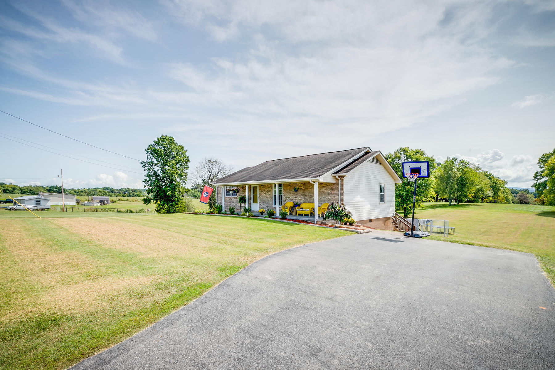 340 Berry Ridge Road Jonesborough, TN 37659 - Photo 3 of 37 Driveway side view