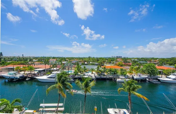 $2,000 | 2350 Northeast 135th Street, Unit 507, North Miami, FL 33181