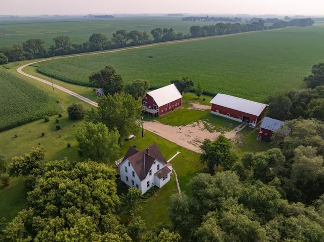 $299,000 | 2020 271st Avenue, Dawson, MN 56232