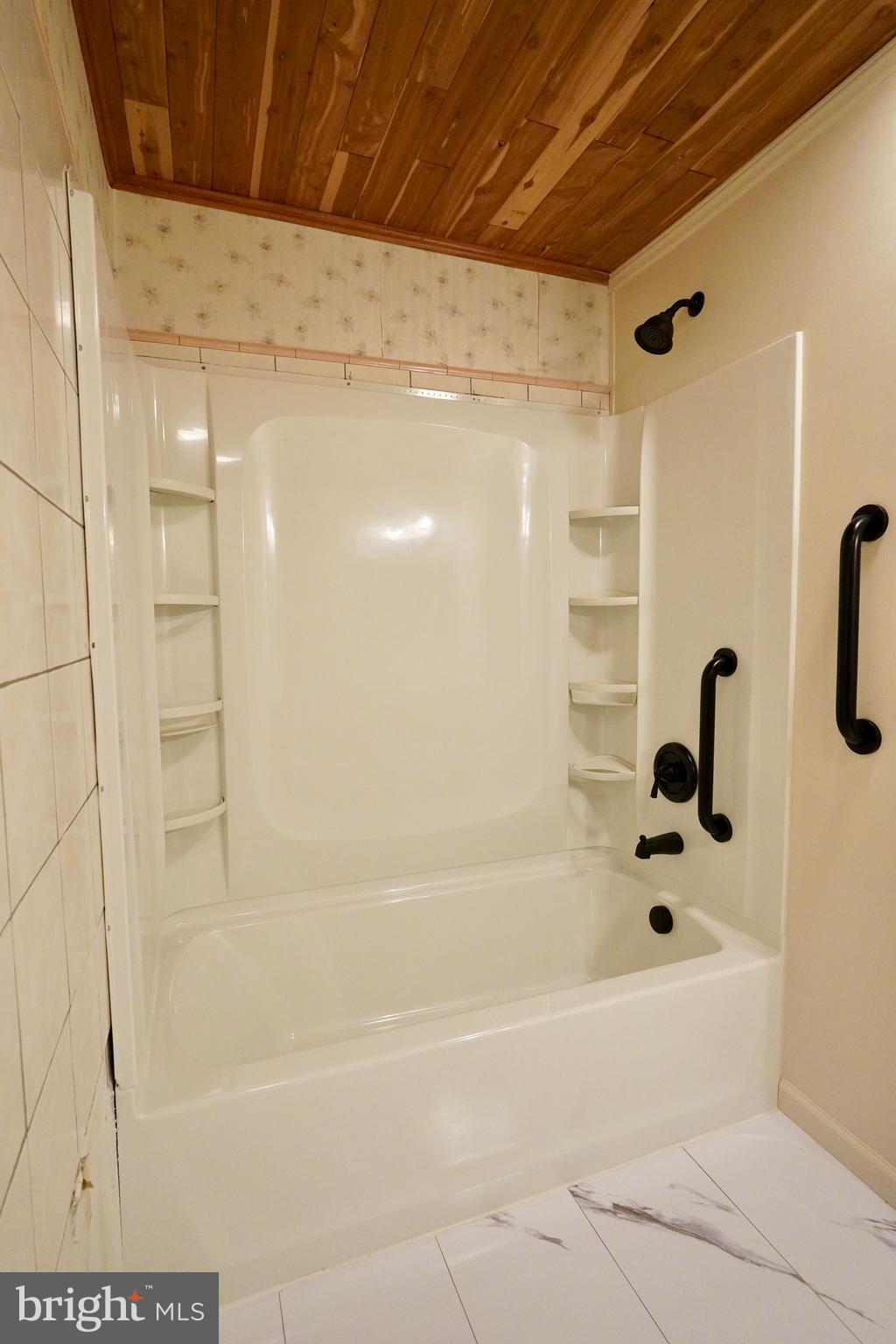 401 Ray Mar Road Oxford, PA 19363 - Photo 28 of 39 Hall Bath