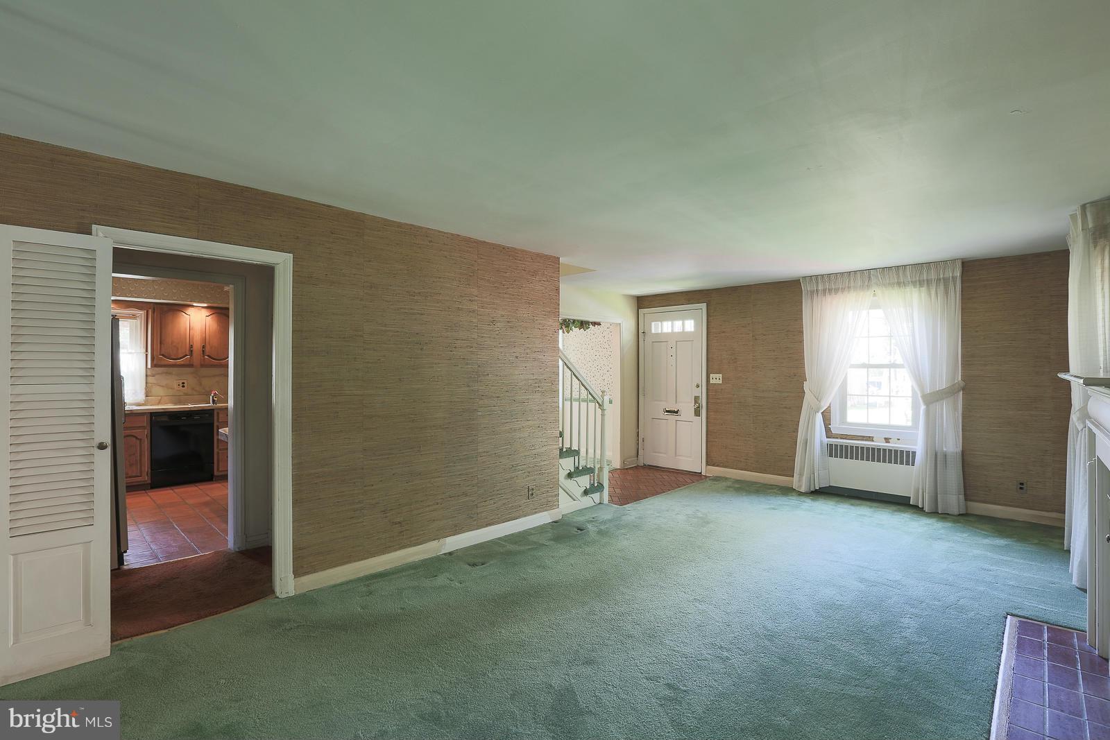 7005 Deerfield Road Pikesville, MD 21208 - Photo 11 of 30 Bright Living Room