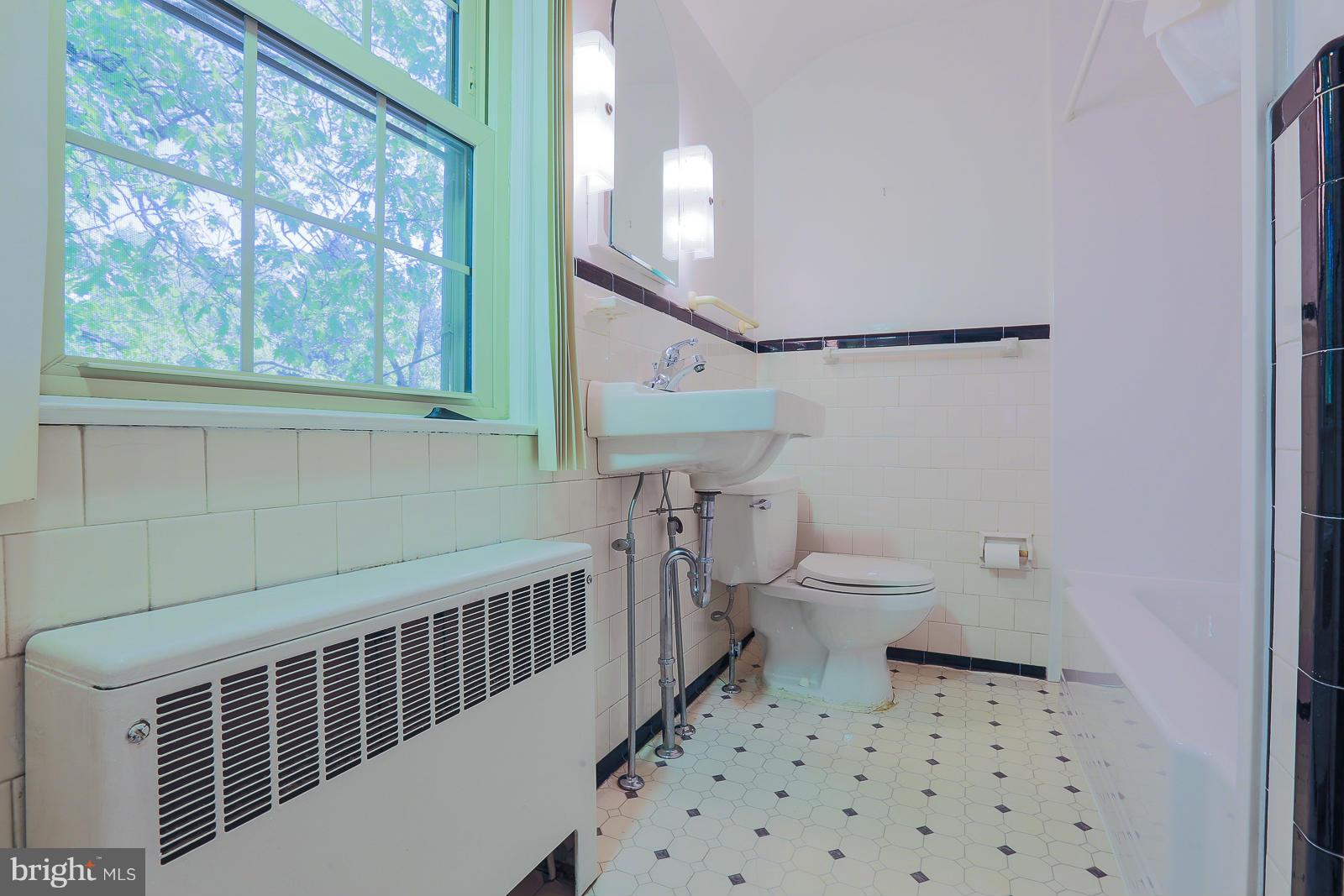 7005 Deerfield Road Pikesville, MD 21208 - Photo 18 of 30 Bath (Master)