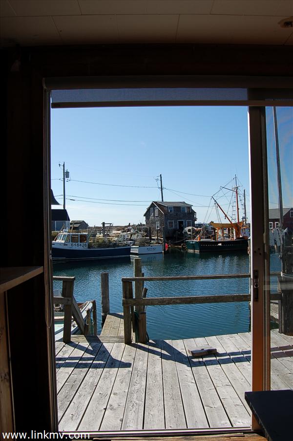 10 Harbor Hill Road Chilmark, MA 02535 - Photo 5 of 5 http://d1qzqeyxiitrap.cloudfront.net/photos/23183/600/c6042905.jpg