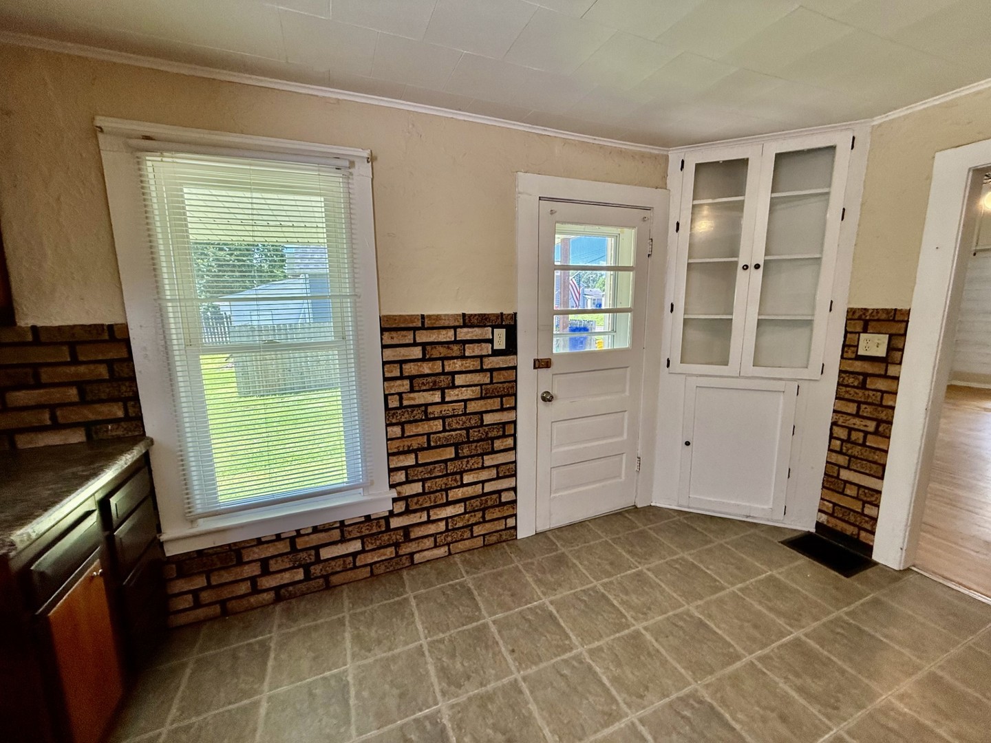 302 South Walnut Street Kewanee, IL 61443 - Photo 5 of 19