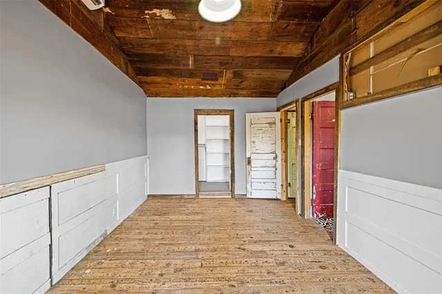 a view of a yard with entertaining space