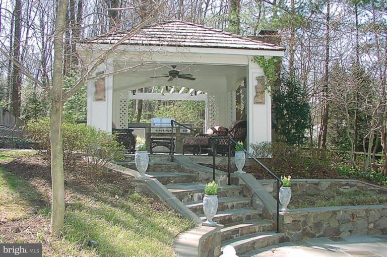 2008 Carrhill Road Vienna, VA 22181 - Photo 5 of 6 Patio