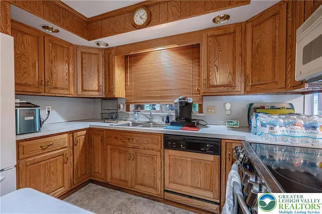 $375,000 | 5651 Park Valley Road, Schnecksville, PA 18078