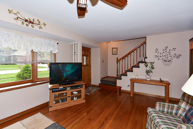 948 Meadow Road Northbrook, IL 60062 - Photo 3 of 25