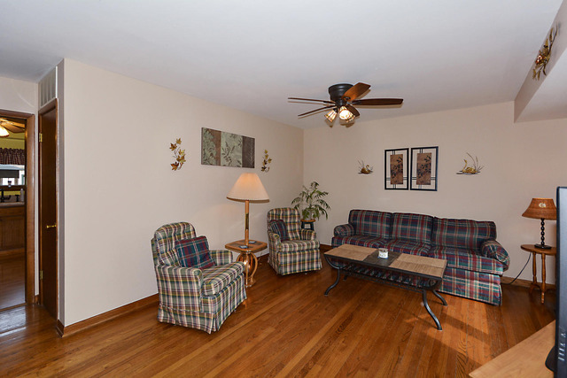948 Meadow Road Northbrook, IL 60062 - Photo 4 of 25