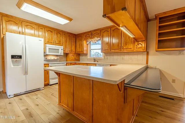 $425,000 | 19497 Stone Mountain Road, Abingdon, VA 24210