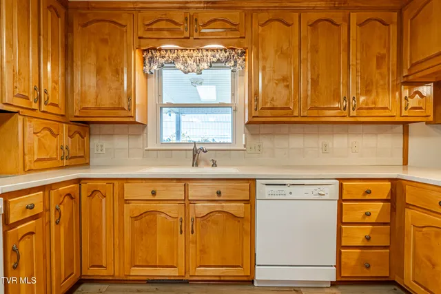 $425,000 | 19497 Stone Mountain Road, Abingdon, VA 24210