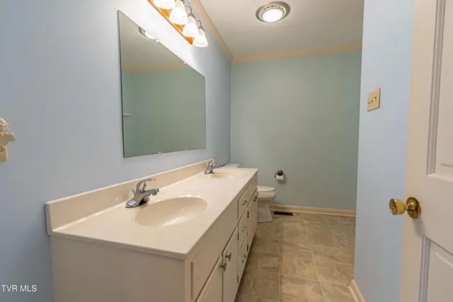 $425,000 | 19497 Stone Mountain Road, Abingdon, VA 24210