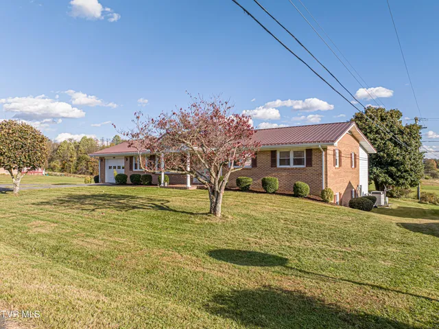 $425,000 | 19497 Stone Mountain Road, Abingdon, VA 24210