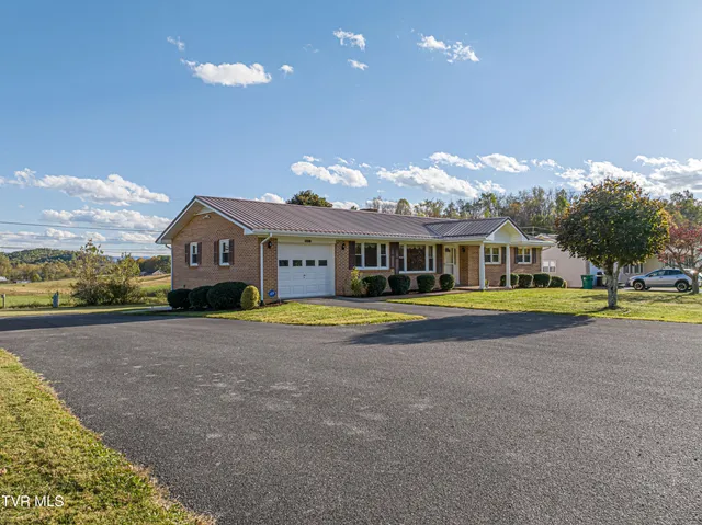 $425,000 | 19497 Stone Mountain Road, Abingdon, VA 24210