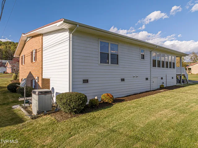 $425,000 | 19497 Stone Mountain Road, Abingdon, VA 24210