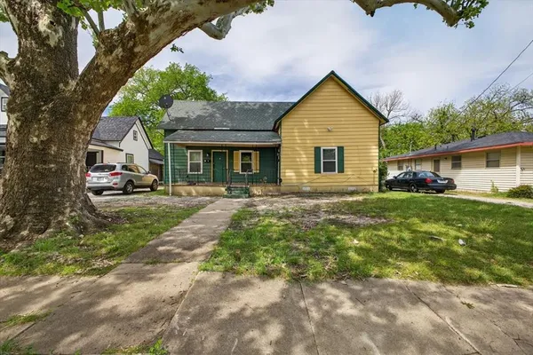 $269,900 | 724 South Elm Street, Sherman, TX 75090