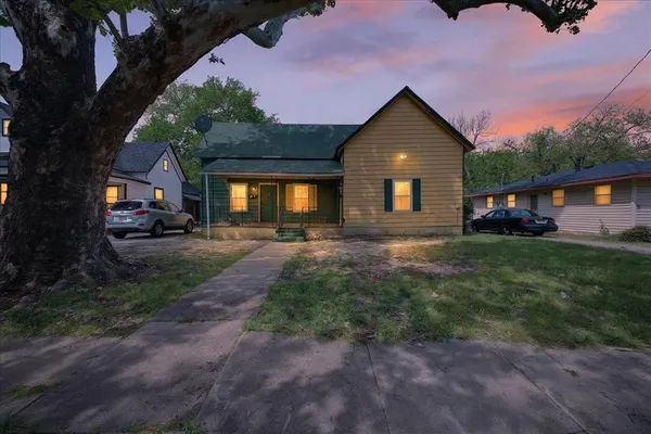 $269,900 | 724 South Elm Street, Sherman, TX 75090
