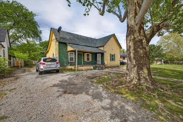 $269,900 | 724 South Elm Street, Sherman, TX 75090