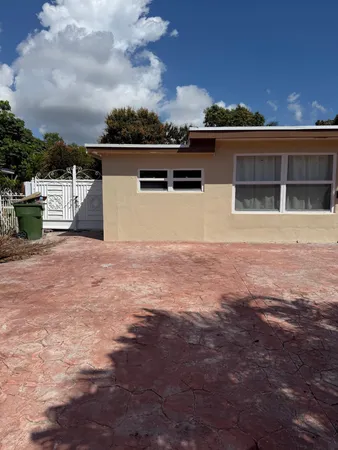 $1,000 | 721 Northeast 139th Street, Unit 2, North Miami, FL 33161